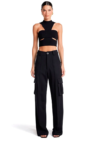 CROPPED VAT WITH NECKLACE