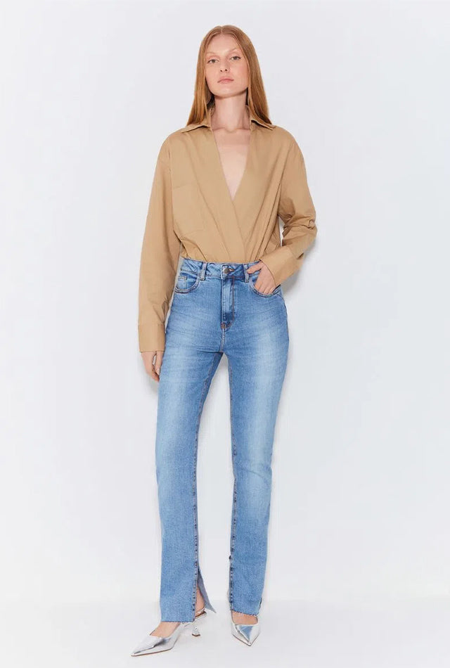 STRAIGHT JEANS WITH SPLIT AT THE HEM
