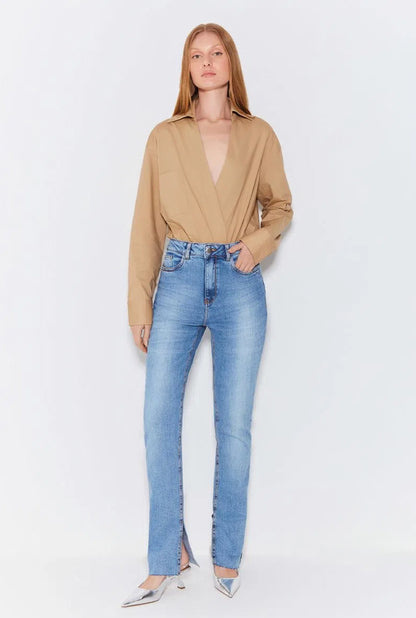 STRAIGHT JEANS WITH SPLIT AT THE HEM